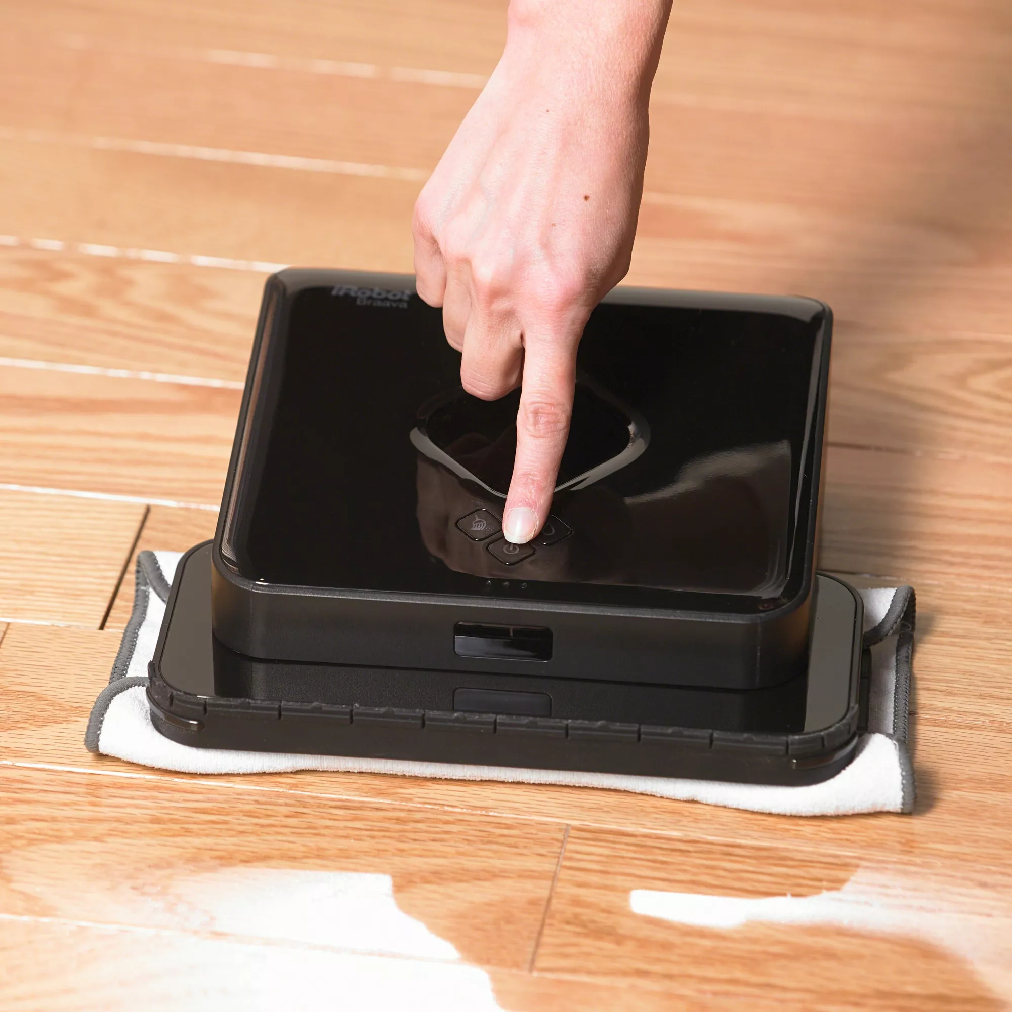 iRobot Robotic Mops Braava 380T Robotic Mop 4 iRobot Robotic Mops Braava 380T Robotic Mop - Image 2