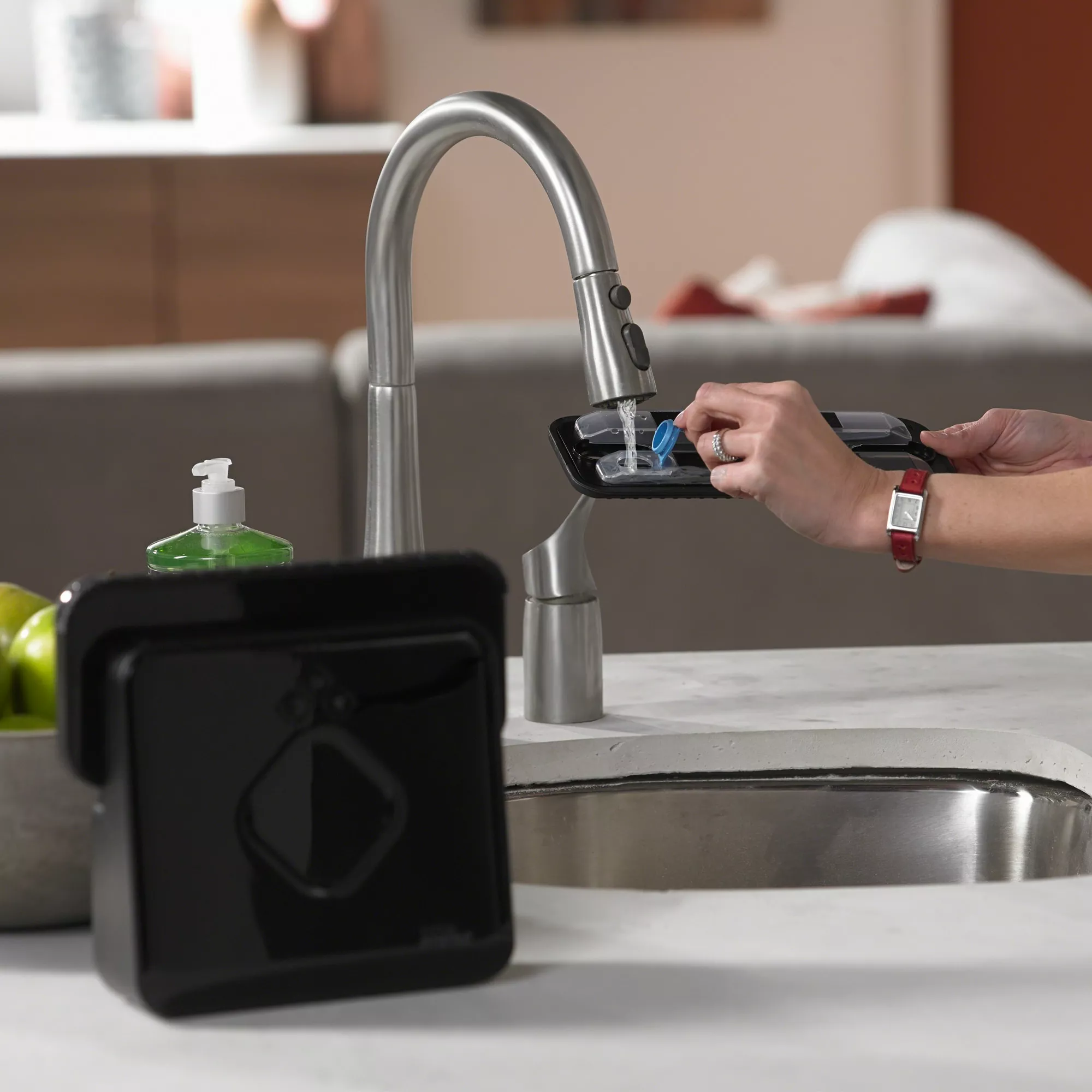 iRobot Robotic Mops Braava 380T Robotic Mop 5 iRobot Robotic Mops Braava 380T Robotic Mop - Image 3