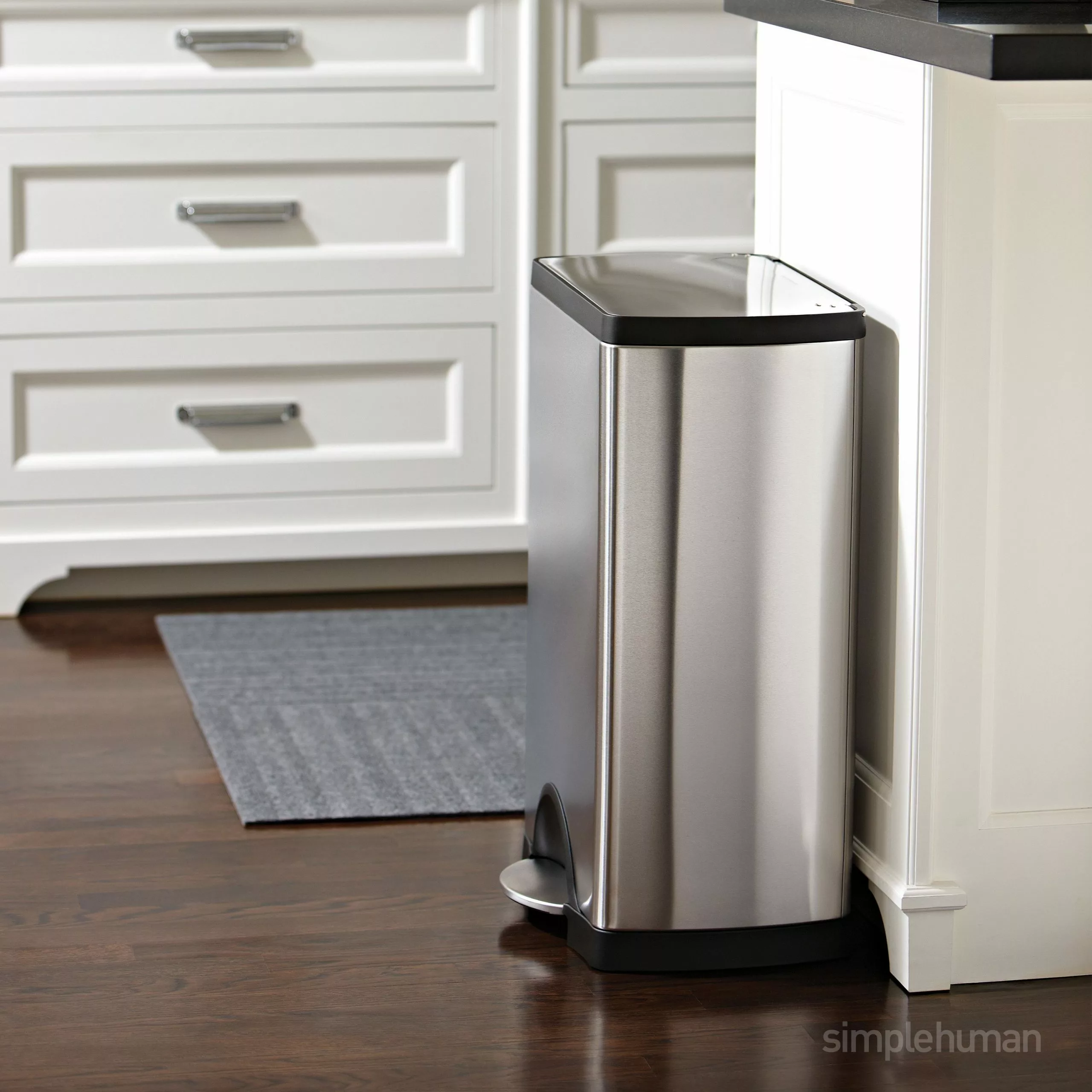 simplehuman Trash Cans 38-Liter Brushed Stainless Steel Steel Trash Can with Lid 5 simplehuman Trash Cans 38-Liter Brushed Stainless Steel Steel Trash Can with Lid - Image 3